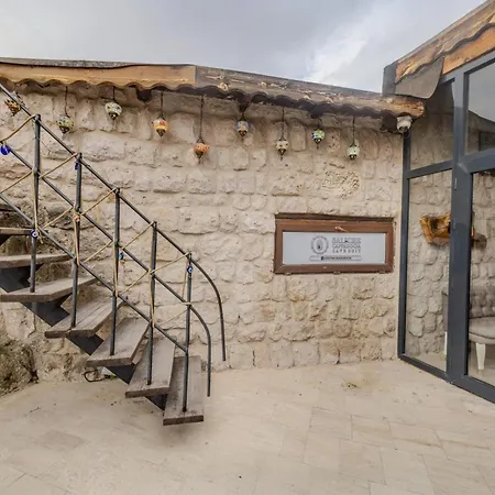 Saliche Cave Hotel *